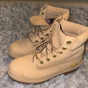 Timberland Boots - Big Boys Size 5, Like New Condition